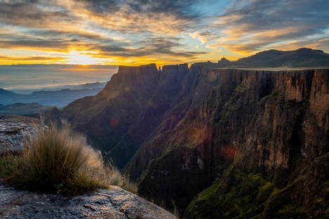 DN001-Drakensburg sunrise 2.jpg